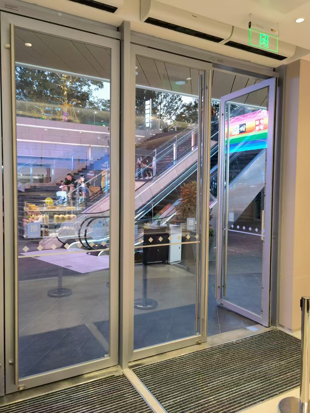 Hotel lobby with fire-rated glass partitions