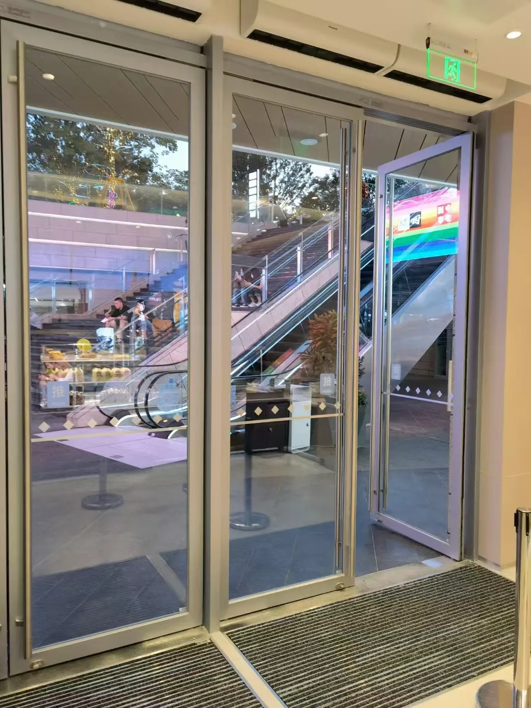 Dubai hotel curtain wall with EI120 fire-rated glazing for atrium safety